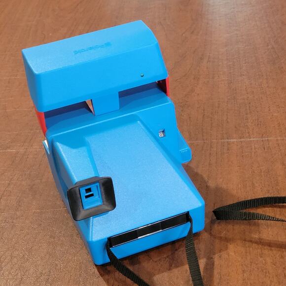 Hello Kitty Polaroid 600 Blue Refurbished by Retrospekt Limited Edition - Picture 3 of 11